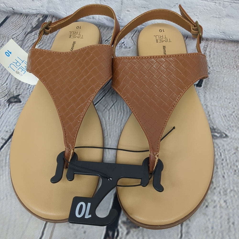 Time and Tru Women's Tan Woven Sandals